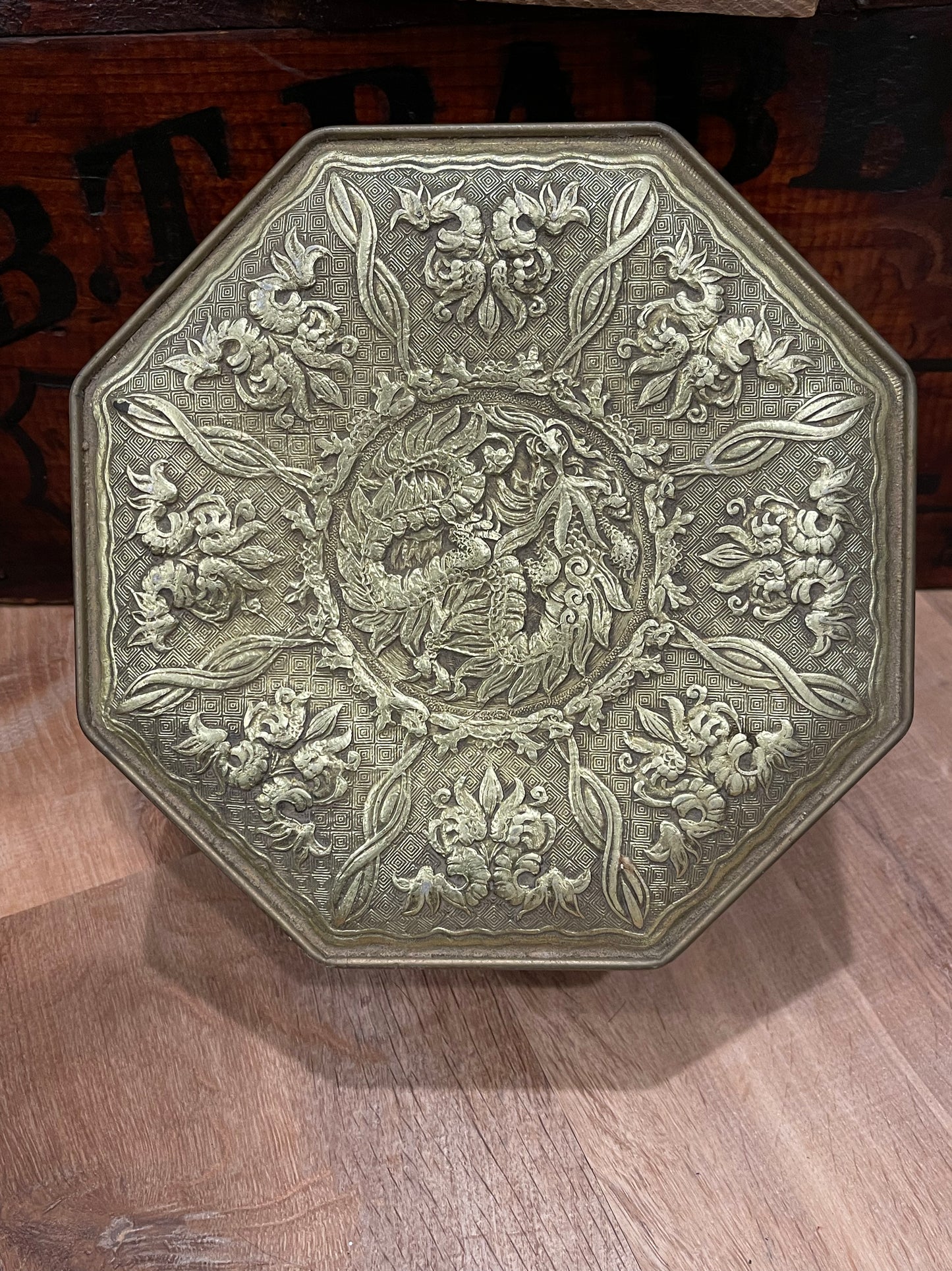 Guild craft, New York, Octagonal Tin